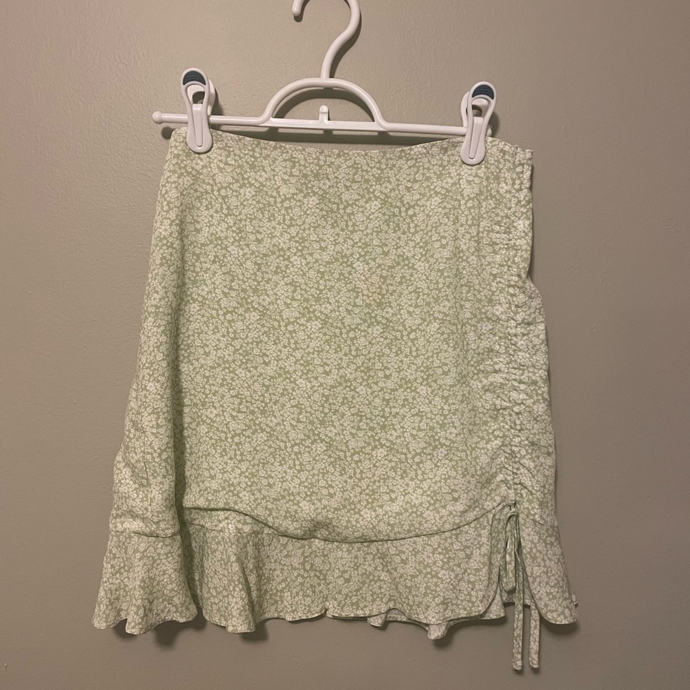 Forever 21 ruffled green floral mini skirt